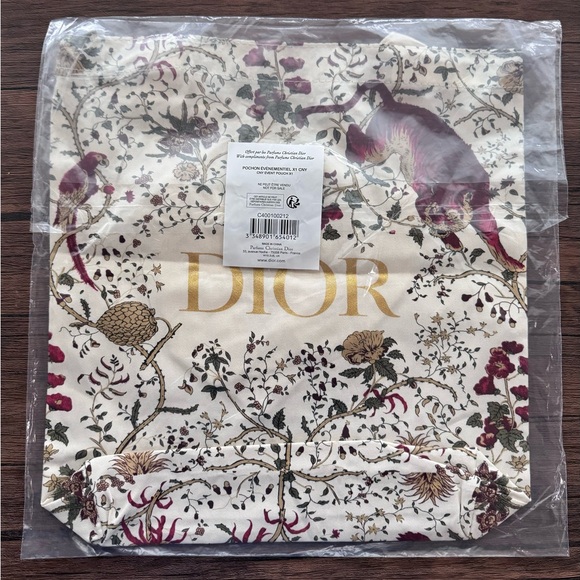 🌟NEW DIOR BEAUTY CANVAS TOTE🌟 - Picture 3 of 4